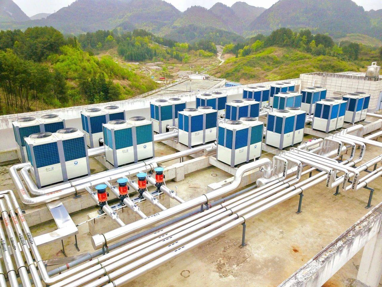 高校热水BOT解决计划丨制热本钱降低60%的节能先锋